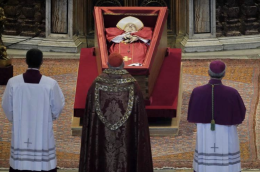 Papa Francesco, da oggi salma a San Pietro: l'omaggio dei fedeli. Sabato i funerali, attese oltre 200mila persone
