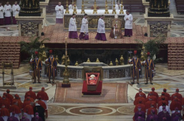 Papa Francesco, la salma a San Pietro: inizia l'omaggio dei fedeli