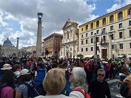Chiusi i varchi a San Pietro, oltre 150mila in fila per ore