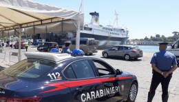 Arrestato al mattino a Ischia, cerca di evadere in traghetto la sera
