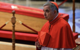 Conclave, il passo indietro di Becciu: «Obbedisco al Papa, non entrerò»