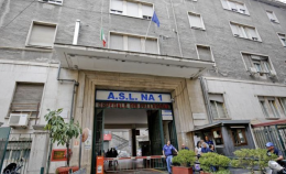 Aggredisce medico per andare dal padre ricoverato, denunciato