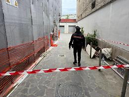 Cade durante lavori di ristrutturazione, morto operaio edile