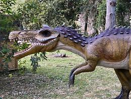 “Dinosaurs Experience”, un viaggio tra i giganti della Preistoria