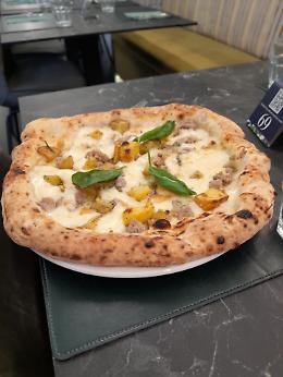 Napoli sforna la McFratm: la pizza che racconta l’amore per McTominay