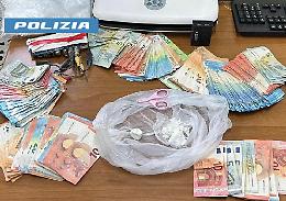In casa cocaina e 10mila euro in contanti, arrestato 34enne