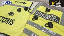 Dal Messico a Capodichino con sei tirapugni con taser