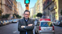 Danneggiata l'auto di scorta del deputato Borrelli 