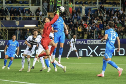 Parma-Napoli 0-0 e Inter-Lazio 2-2, azzurri restano a +1: tutto rimandato