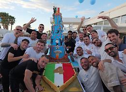 Il Napoli festeggia lo scudetto con le torte di Poppella