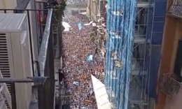 Festa Scudetto, una marea umana in via Chiaia