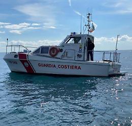 Affonda imbarcazione, due pescatori salvati dalla Guardia Costiera
