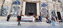 Disoccupati protestano davanti al Duomo