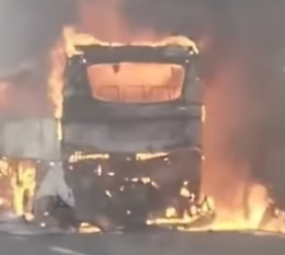 Bus a fuoco su A16, si salvano in tempo 28 passeggeri