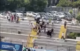 Rissa sugli spalti per la partita di calcio under 16