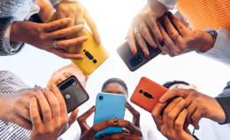 Dipendenza da smartphone, arriva il decalogo per la salute digitale

