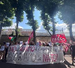 Sit in dei disoccupati contro il riarmo