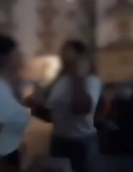 Aggredita da coetanea che posta video, scatta l'inchiesta