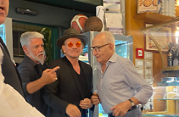 Bono Vox a Napoli, per lui la genovese di Mimì alla Ferrovia