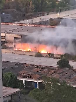 Incendio al Centro direzionale, Arpac: valori nella norma