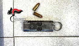 Arma inedita nel Napoletano, sequestrata pistola-portachiavi