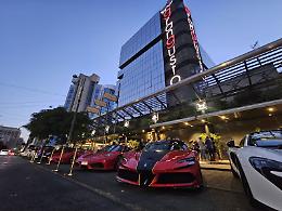 Motors&Flavours: Ferrari, Lamborghini e gourmet si incontrano in via Marina