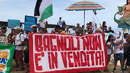 A Bagnoli la “presa della battigia”, con America's cup a rischio la bonifica