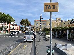 Stalli rimossi, tassisti in protesta a Ischia