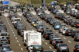 Primo weekend di esodo da bollino rosso, agosto in nero: ecco tutte le strade a rischio traffico