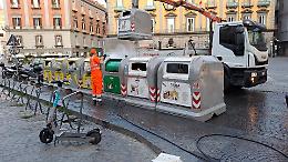 Napoli, rimossi cassonetti rifiuti in piazza Trieste e Trento