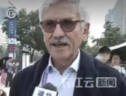 Un D’Alema tra rose rosse e l’ombra lunga di Pechino
