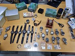 Orologi di lusso rubati e venduti all'estero, 9 arresti