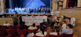 Famiglie ex motel Agip occupano il teatro San Carlo 