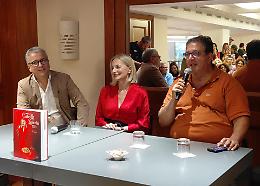 Pizza e vino, Antonella Amodio presenta il secondo volume di “Calici & Spicchi”