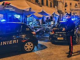 Cerca di sedare una rissa, colpito alla testa e ucciso