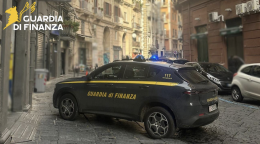 Tredicenne su mini-moto tra i vicoli del centro, denunciato il padre