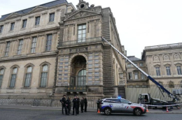 Colpo clamoroso al Louvre: rubati i gioielli di Napoleone, due sono stati ritrovati
