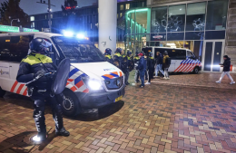 Tifosi arrestati ad Eindhoven, «fermati arrivati a 200, marchiati con un numero sulla mano»