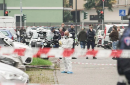 Morta la donna accoltellata dall'ex marito
