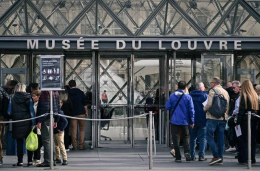 Furto al Louvre, fermate due persone