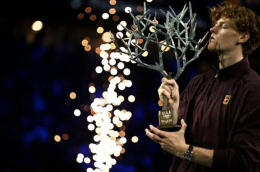 Sinner trionfa a Parigi e torna numero 1 del mondo