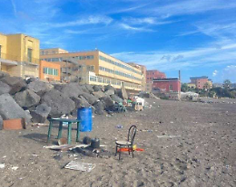 Bagnoli, «degrado sul litorale vicino alla scuola»