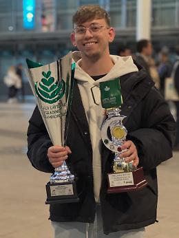Barista napoletano sul tetto del mondo: "Caffetteria Manu e Susy" festeggia il Campione della Lattiera Verde