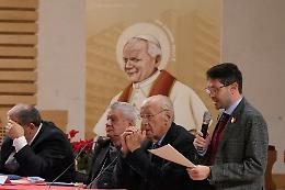 "Quando Giovanni Paolo II portò il mondo a Scampia", il racconto del giornalista Massimo Iaquinangelo con don Alessandro Gargiulo