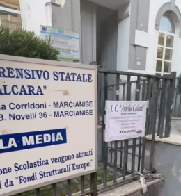 Morta a 12 anni, un biglietto sul banco: «Mi dispiace»