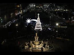 Natale si avvicina, si accendono le luminarie