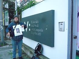 Distribuiva volantini, allontanato dall'ingresso dell'Università