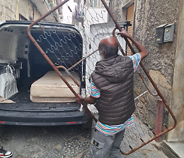 Stop al sovraffollamento: cittadini bengalesi si adeguano spontaneamente alle norme di sicurezza