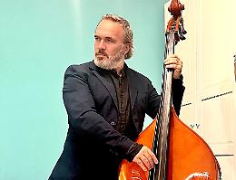 The Voice Senior, Tiziano Cavaliere si aggiudica la finalissima col suo contrabbasso