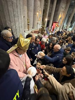 Grande partecipazione alla Messa per la pace con il cardinale Sepe